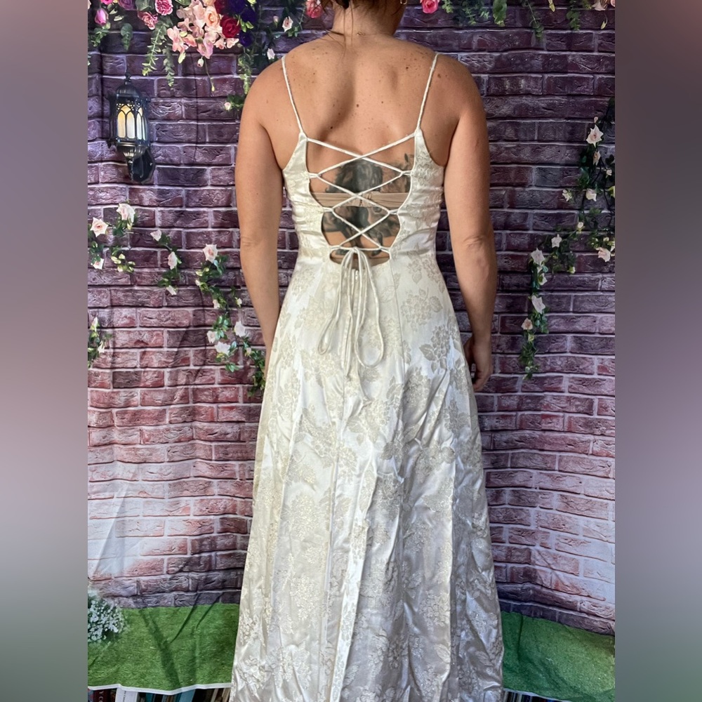 Vintage Lace-up Tulle Underlay Gown